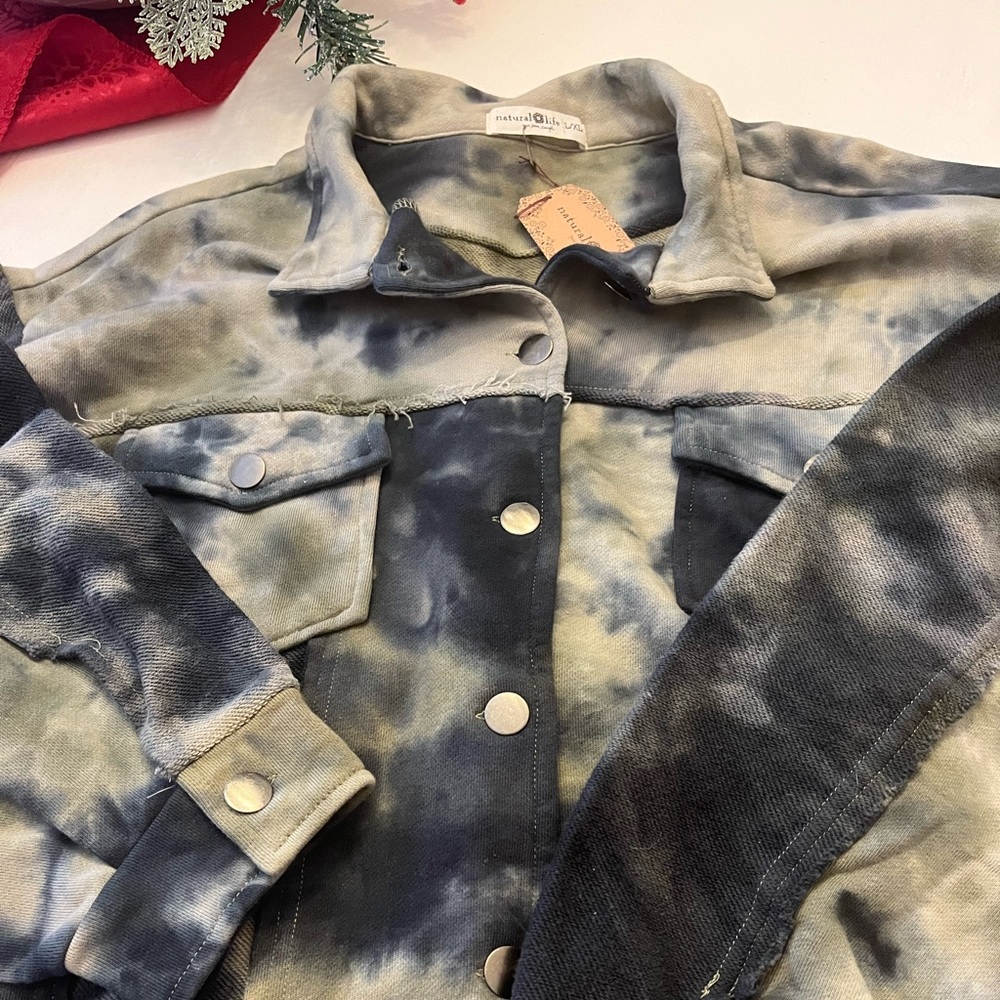 🎄NEW Natural Life sage green and Blk/charcoal tie dyed button down jacket